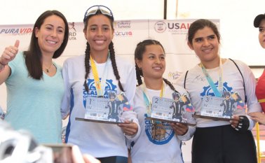 Mariana Pajón fue la encargada de entregar los premios a los ganadores de la Clásica por la Reconciliación que tenía como ruta recorrer 36 kilómetros para subir y bajar a Cerro Tasajero. En masculino ganó Cristian Arango de Colombia y en femenino Yuslady Flórez de Venezuela. En total participaron 350 ciclistas.
César Obando