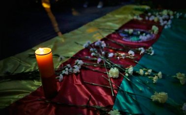 En la plaza de Bolívar de Bogotá se llevó acabó una velatón. Colprensa