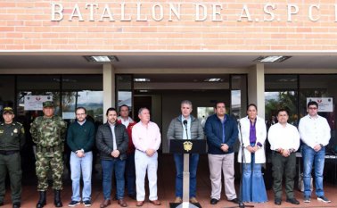 El alto comisionado para la Paz, Miguel Ceballos, será el encargado de desarrollar este plan social, coordinando con todas las entidades gubernamentales el cumplimiento total de los proyectos, por orden del presidente. Tomada de Twitter @IvanDuque