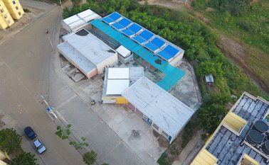 El CDI de Cormoranes empezó a construirse en diciembre de 2013 con el fin de atender a 180 niños entre 0 y 5 años de la comuna 7. Aunque la obra culminó, no fue puesta en funcionamiento por fallas de inestabilidad del terreno. César Obando