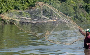 En la zona rural de Cúcuta, más de 50 pescadores salen día a día a los ríos Zulia y Pamplonita a buscar su sustento y el de sus familias. Mario Franco