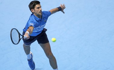Refiriéndose a su joven rival, Djokovic admitió que “no es fácil jugar un primer partido en el Masters”.  AFP