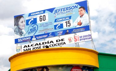 Ya han pasado 15 y aún hay unas vallas que no han sido desinstaladas. César Obando/La Opinión