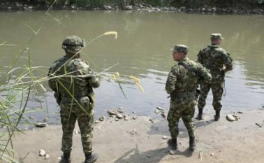 Docentes de la zona dijeron, además, que los niños no han vuelto a la escuela porque sienten miedo de que queden en medio de un enfrentamiento armado. Colprensa