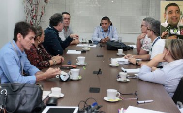 Francisco Cortés (centro) durante una audiencia de seguimiento de los órganos de control, llevada a cabo meses atrás en su despacho para analizar el estado de la EIS Cúcuta. Archivo