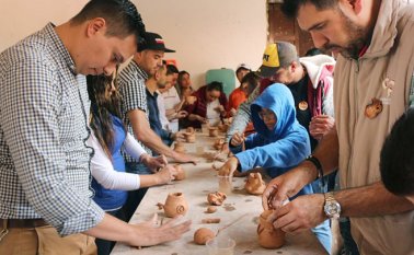 Cácota, también ofrece el turismo agroindustrial con visitas guiadas a los cultivos de duraznos en la vereda de Ícota, uchuvas, trucheras y el taller de alfarería para que la gente conozca como es el arte de elaborar objetos con el barro. Cortesía