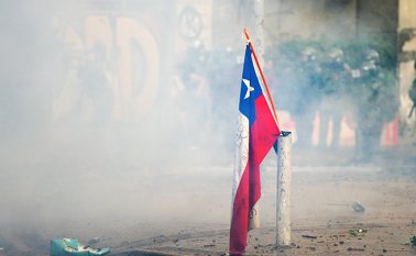 En Chile se anuncia una convocatoria a un plebiscito en abril de 2020 que consulte sobre una nueva Constitución que reemplace a la vigente desde la dictadura de Pinochet. AFP