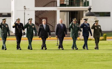 En una ceremonia militar especial se cumplió, el sábado, el acto de posesión del ministro de Defensa, Carlos Holmes Trujillo, encabezada por el presidente Iván Duque. Colprensa