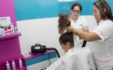 En la calle 15 con avenida 1 del barrio La Playa. Alfredo Estévez/La Opinión