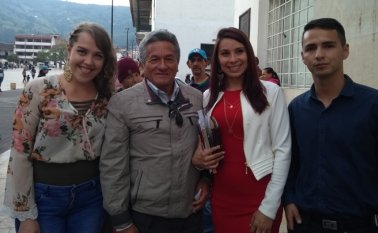 El alcalde electo de Pamplona, Humberto Pisciotti, junto con parte del equipo de empalme: los abogados Sandra Flórez, Yennifer Flórez y Luis Eduardo Jaimes. Roberto Ospino