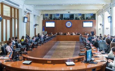 la OEA aprobaron este miércoles una resolución para pedir que Bolivia llame "urgentemente" a elecciones, en un momento en que la presidenta interina, Jeanine Áñez, dijo que convocará en las próximas horas nuevos comicios. @Unionradionet