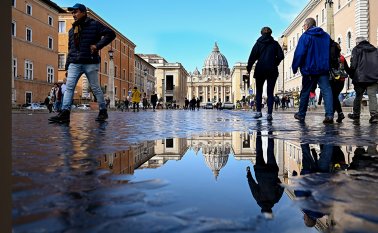 El Vaticano criticó este miércoles la decisión de Estados Unidos de dejar de considerar ilegales las colonias israelíes y se unió a las opiniones adversas internacionales acerca de este cambio de política. AFP