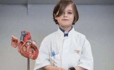 Este pequeño superdotado belga, de sólo nueve años, está a punto de obtener su licenciatura en ingeniería eléctrica de la universidad de Eindhoven. @lasmananaskiss