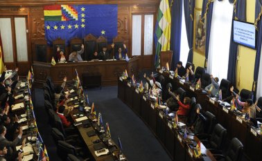 La iniciativa fue remitida esta misma tarde para su aprobación en la Cámara de Diputados, donde deberá recibir luz verde antes de convertirse en ley con la firma de la presidenta interina Jeanine Áñez. AFP