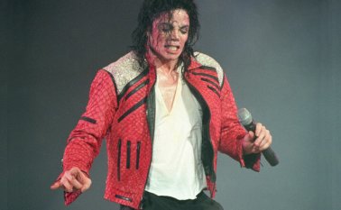 Michael Jackson fue cantante, compositor y bailarín.
 Internet