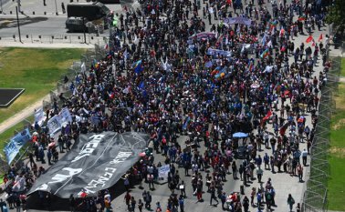 El mandatario apura desde el domingo un proyecto de ley en el Congreso para que militares protejan infraestructuras públicas, sin necesidad de decretar el estado de emergencia. AFP