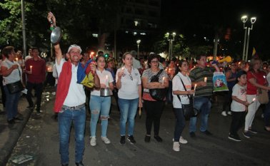 Los manifestantes recorrieron el parque Santander y se apostaron en la Catedral San José para dedicar un minuto de silencio en memoria de Dilan Cruz.
 Mario Caicedo
