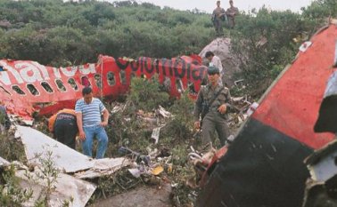 Los actos conmemorativos de los 30 años del atentado del avión de Avianca, terminan este sábado 30 de noviembre, con la siembra de 107 árboles en memoria de las 107 víctimas en el Cerro Canoas, en Soacha. Colprensa