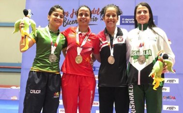 En el podio Valentina Rubio (segunda de der. a izq.) estuvo acompañada por Luz Álvarez, del Valle, quien fue oro; Shirley Guerrero, del Cauca, quien ganó plata, y Daniela Restrepo, de Risaralda, quien se quedó con el bronce. Cortesía