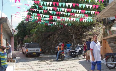 Han logrado pintar las calles y arreglar la carretera, para tener adecuado el escenario para las festividades.
Alfredo Estévez