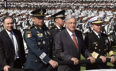 "No vamos a permitir que personas armadas actúen en nuestro territorio, extranjeros armados no pueden intervenir en nuestro territorio (...) Eso no lo vamos a permitir", dijo López Obrador. AFP