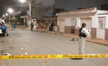 El cuerpo de Martín Labrador quedó tendido en el andén de la calle 5 entre avenidas 11 y 12 del barrio Comuneros. Muy cerca el ventilador.
Cortesía