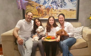 Keiko Fujimori difundió su primera fotografía en libertad junto a sus dos hijas. Twitter