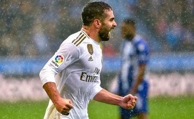 El Madrid anotó un gol que puede tener un peso importante al final del campeonato al empujar el lateral Dani Carvajal un balón suelto dentro del área pequeña tras rechace del poste. AFP
