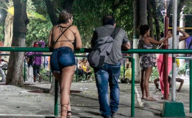 El parque mercedes Ábrego, en la zona céntrica de Cúcuta, ha sido el lugar donde se concentra el mayor número de migrantes venezolanas que ejercen la prostitución. Luis Alfredo Estévez