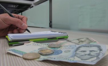 Aunque las propuestas formales para el aumento salarial se presentarán el 9 de diciembre, tanto empresarios como centrales de trabajadores han dado puntadas. Desde los microempresarios, Acopi había hablado inicialmente de 4%, pero llegarán a la mesa con una expectativa más alta. Colprensa