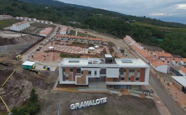 Gramalote luce casi terminado desde el aire. César Obando y Alfredo Estévez