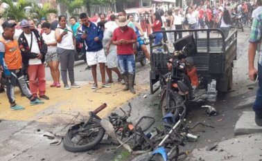 La onda expansiva tumbó a un señor de la tercera edad que caminaba por el lugar, según un comerciante de la zona. Colprensa
