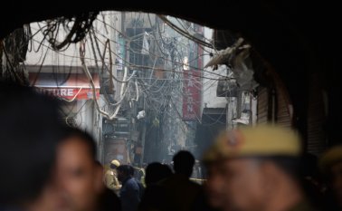 La policía y los bomberos afirmaron que al menos 58 personas habían sido rescatadas. AFP