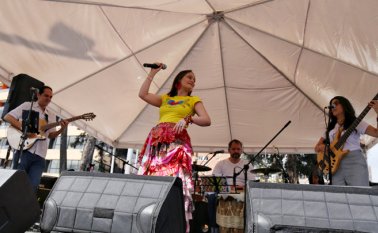 La alcaldesa de Bogotá, Claudia López, invitó a los ciudadanos a participar de los conciertos de hoy en Bogotá y a salir a las calles para manifestarse contra las políticas del gobierno de Iván Duque. Colprensa