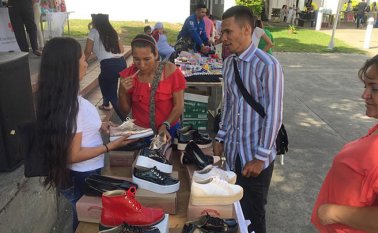 Los beneficiarios recibieron apoyo en bienes, por parte de la Cruz Roja y el Sena, y recibirán acompañamiento durante seis meses posteriores a esta entrega.  Cortesía