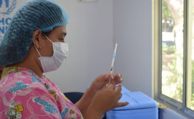 Mantener el esquema de vacunación al día es la recomendación más frecuente que ofrecen las autoridades sanitarias para evitar el contagio de este virus. Menores de 2 años y adultos mayores son los más propensos. Cortesía