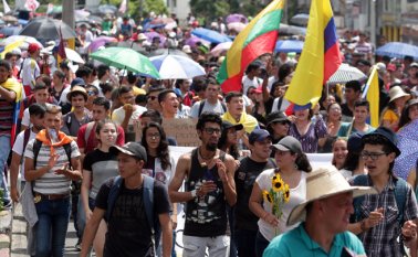 “Las marchas y lo que ha sucedido crea mucha incertidumbre”, dijo Echavarría en el marco de la presentación del libro ‘Comercio Exterior en Colombia’, pero resaltó que aún es difícil medir su impacto pues se debe esperar a su desenlace.   Colprensa