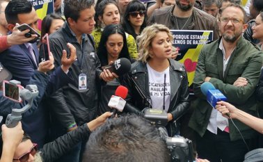 Varios artistas, tras conocerse estas amenazas, salieron a respaldar a Adriana Lucía.  @cutcolombia