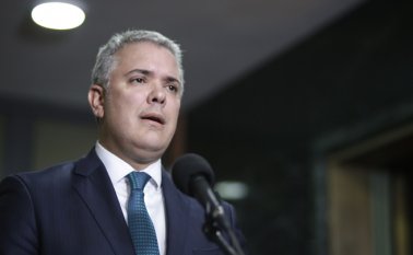 En la página web  conversaciónnacional.gov.co los ciudadanos pueden participar en los ejes de juventud, educación, crecimiento con equidad, lucha contra la corrupción, paz con legalidad y medio ambiente. Colprensa