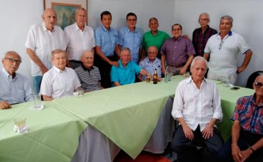 Pipo Gómez, Álvaro Hernández, Hugo Hernández, Álvaro Alonso Gil,Germán González,Florentino Cárdenas, ‘Perica’ Pérez y Vinicio Esquivel. Sentados: ‘Chomo’ Bustamante, Eduardo Barreto, Alfredo Díaz Calderón, Roque Peñaloza, Álvaro Enrique Gil y Rosendo Cáceres. Cortesía