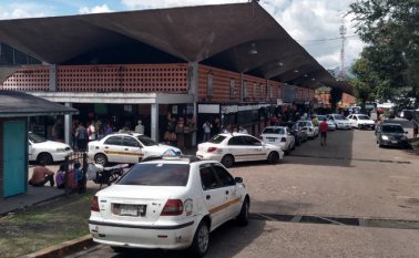 Estiman que la demanda actual del terminal de pasajeros al menos se duplique durante estas últimas dos semanas del año. La Opinión