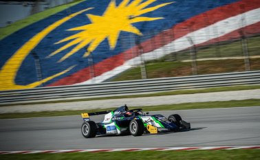 La colombiana que compite con la escudería mexicana Telmex Claro inició la Formula 3 asiática con un octavo lugar en la clasificación general, luego de ocupar el cuarto y noveno puesto en la primera fecha.
Internet
