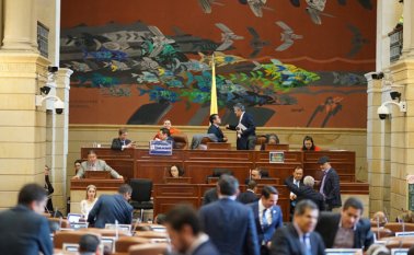 En la Cámara de Representantes, dos veces se levantó la sesión y se presentaron varias confrontaciones verbales entre congresistas. Tomada de Twitter @CamaraColombia