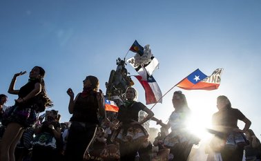Diversas encuestas y analistas estiman que la votación de los chilenos en abril y octubre será muy superior al 46,6% que participó en las presidenciales de 2017, ganadas por Piñera. AFP