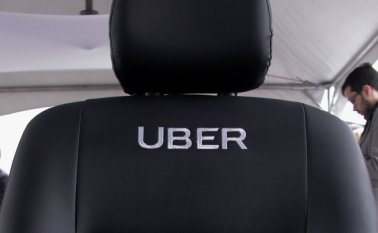 La Superintendencia de Industria y Comercio ordenará a los operadores de telefonía móvil que suspendan la transmisión de datos de esta aplicación. Colprensa