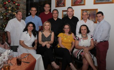 Álvaro Granados, Germán Muñoz, José Arnaez, Ever Villada, José Armando Carrillo, Samuel Gómez y Omar Herrera. Sentadas: Claudia Omaña, Zulma Urbina, Laura Ortega y Liliana Flórez.
César Obando