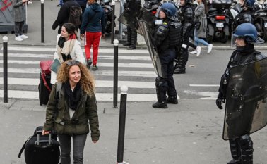 El proyecto de reforma quiere reemplazar los 42 sistemas de pensiones existentes, algunos de los cuales permiten que algunos franceses se jubilen antes.
AFP