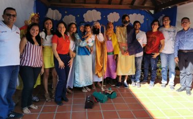 En la imagen los actores, quienes pertenecen a los diferentes departamentos del periódico. La Opinión