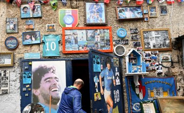 En el sótano de Secondigliano, en San Paolo o en otra parte de la ciudad de Napolés, los tesoros de Vignati se mantendrán en la familia, es decir, con los ‘tifosi’ napolitanos. AFP