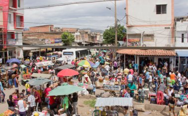 Vendedores ambulantes y migrantes abundan en La Parada, Villa del Rosario. Archivo La Opinión